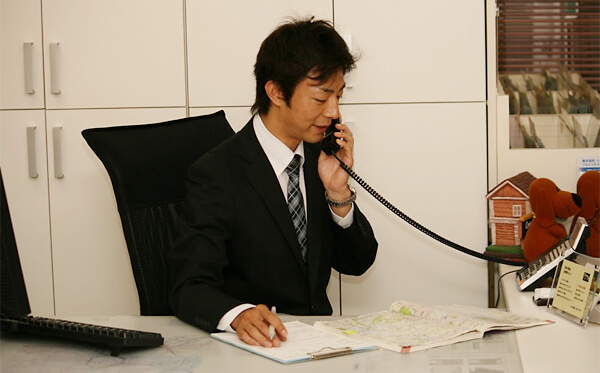 お客様は何もしないでOK!私たちが複数の業者へ査定を依頼します。